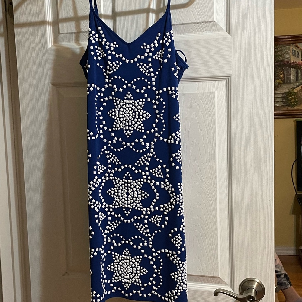 I selling this Michael kors cocktail dress never worn make me an offer !!!